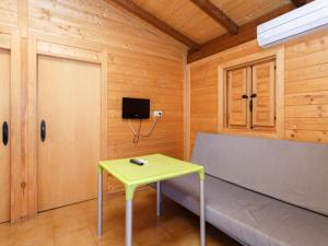 Cabane avec Terrasse pour 6 Personnes - API-1-52-1902