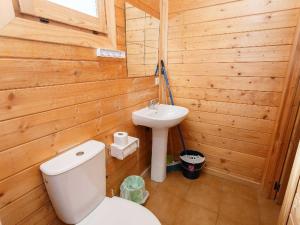 Cabane avec Terrasse pour 6 Personnes - API-1-52-1902