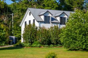 Willington Estate The 5 Acre Mountain Farmstead with Lakeview