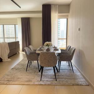 Luxury 2BR - 4 min Walk to Beach - Pool and Gym