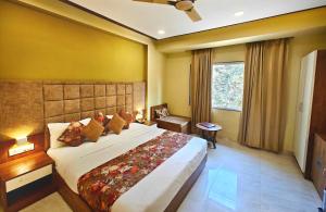 Opulence Inn - 500 Meters From Railway Station