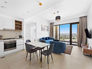 Chic & Classic 1BDR In Downtown Views-14