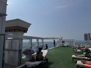 Luxury Studio Empire Tower Skyline View