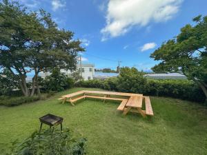 애월 오션뷰 초대형 독채 - 방9개 - 30인 식탁, 넓은 잔디마당 바베큐 워크숍,대가족