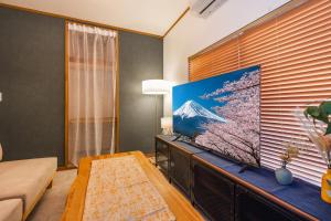 6 min walk from Shibuya Ward, Nishi-Shinjuku 5-chome Station, Great access to Shinjuku, Harajuku, Fully furnished, 6 people, 101