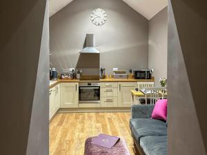 Ling At Holly House - Uk44468