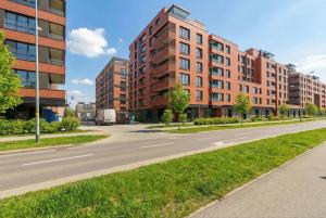 Stylish DOKI Apartment with Air Conditioning & Parking in Gdańsk by Noclegi Renters
