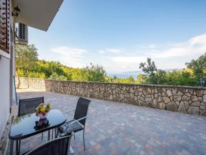 Apartment in Drenje with Stunning Sea View