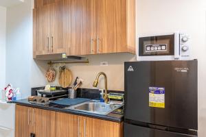 1BR Near MOA Balcony & Wi-Fi