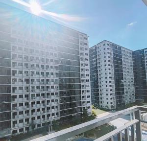 1BR Near MOA Balcony & Wi-Fi