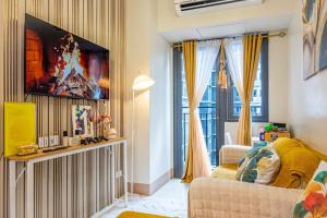 1BR Near MOA Balcony & Wi-Fi