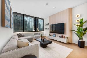 Free housekeeping visits during your stay - StayShort - Stylish Stay for 2 in Prime DIFC