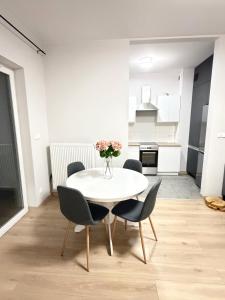 Apartament Komfortowy Podolany 3 sypialnie & 2 miejsca parkingowe