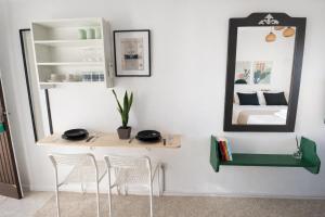 Olive Studio ,Balcony with Mountain View, Kitchenette, 1km to Beach ,by likeyourhome