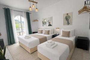Olive Studio ,Balcony with Mountain View, Kitchenette, 1km to Beach ,by likeyourhome