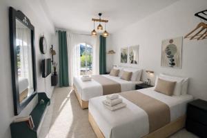 Olive Studio ,Balcony with Mountain View, Kitchenette, 1km to Beach ,by likeyourhome