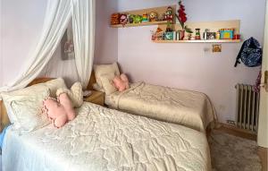 Stunning Home In Cenes De La Vega