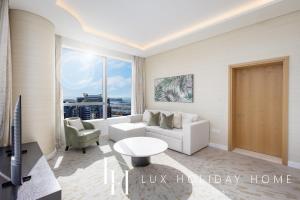 LUX Iconic Views at The Palm Tower Suite 8