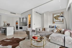 Stylish 1-Bedroom Apartment in Business Bay with Balcony Views