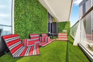 Stylish 1-Bedroom Apartment in Business Bay with Balcony Views