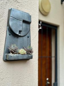 Fig Tree Rock 2-bed, 2-bath villa with garden and parking