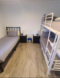 RoomZ-GATWICK-LONDON-Airport Parking-Travel Service