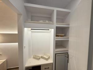 Patras Rooms est 1990