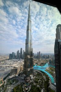 Private Room in Luxurious Apartment Downtown near Burj Khalifa