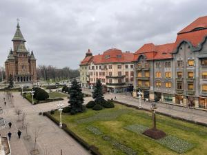 Luna Lux Central Apartment - One Bedroom, Living & Full Kitchen