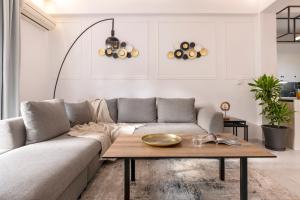 Sunlit 3BDR Family APT, Near Sea & City Center!