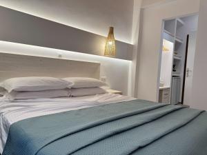 Patras Rooms est 1990