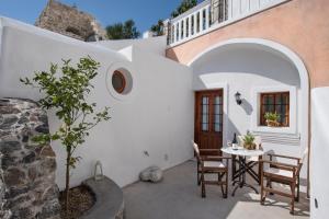 Kokos Traditional Houses Santorini Greece