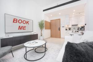 Free housekeeping visits during your stay - StayShort - Elegant 1BR in Binghatti House 4 Guests