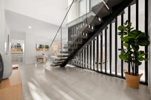 Luxury Coastal Escape-Ocean Views Walk to Beach