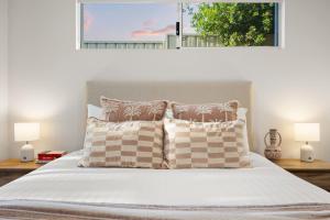 Luxury Coastal Escape-Ocean Views Walk to Beach