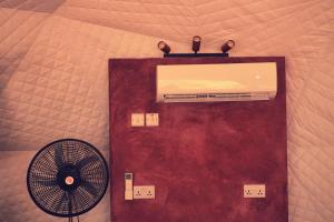 Paradise city groups hideaway