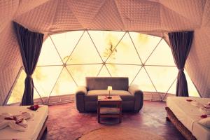 Paradise city groups hideaway