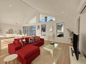 SussexGardenStays - Jervis Bay Beaches - NEW SHARE Home - 4xQueenBedrooms - PrivateBathroom-Brm1 - SharedBathroom-Brm2,Brm3,Brm4