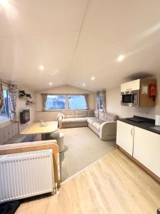 Modern 2-bedroom Holiday Caravan- Kent Coast