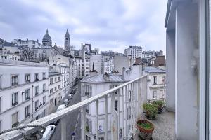 Cozy apartment with a view of the Sacré-Cœur