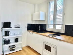 Business Studio Design avec Rooftop I Metro L13-14