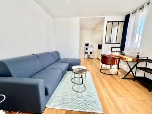 Business Studio Design avec Rooftop I Metro L13-14