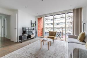 Blueground Finsbury balcony nr Museum LON-721