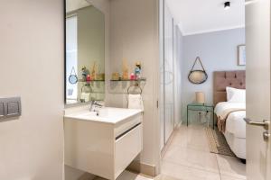 AlimamaSpaces Moskits Newton Place