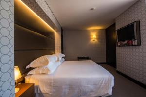 Deluxe Suite room in Porto Palácio Hotel by The Editory