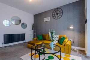 Group-Friendly Home near Manchester with Hot Tub and Private Cinema Room