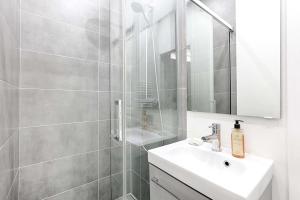 2BR Montmartre Chapelle Apartment