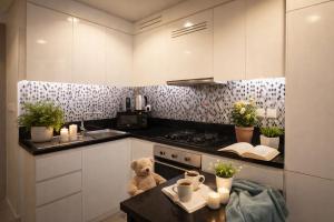 Keyrock Living - Luxe 2BR in Business Bay