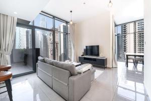 StayShort - Spacious 1 Bed in Business Bay that Sleeps 4