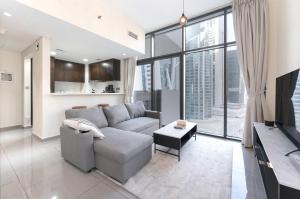 StayShort - Spacious 1 Bed in Business Bay that Sleeps 4